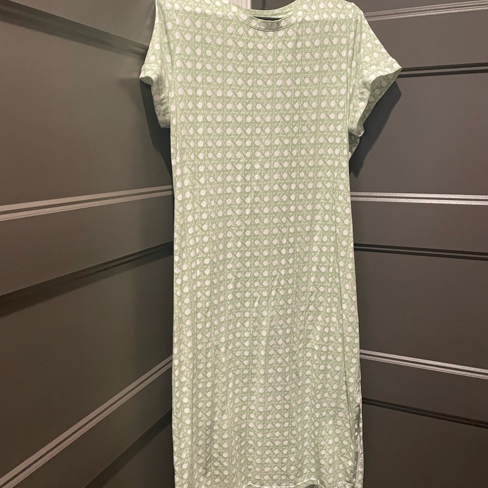 Crown & Ivy Green Sheath Midi Dress Short Sleeve Crew Neck